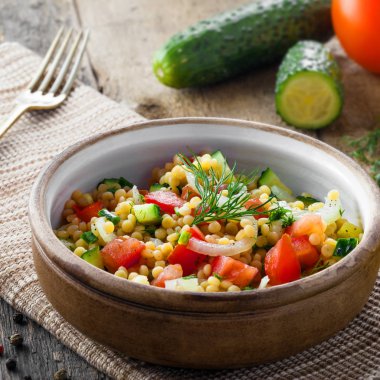 İsrail kuskus ptitim sebzeli