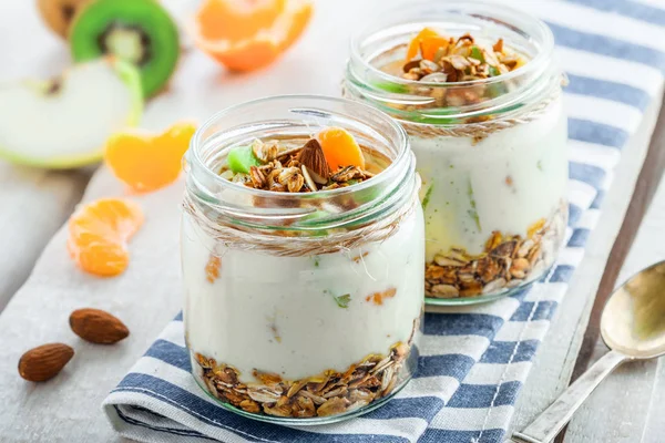 Granola with yogurt and fruits — Stock Photo, Image