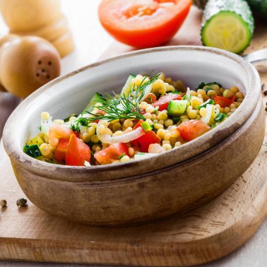 İsrail kuskus ptitim sebzeli