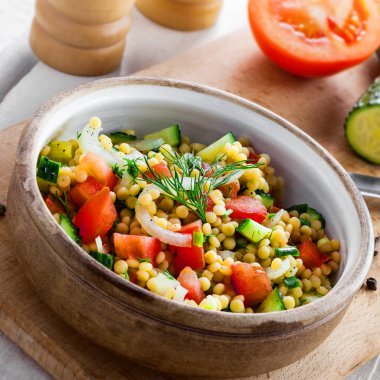 İsrail kuskus ptitim sebzeli