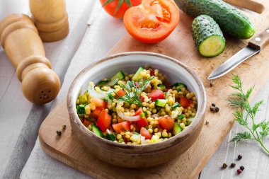 İsrail kuskus ptitim sebzeli