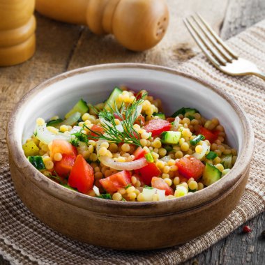 İsrail kuskus ptitim sebzeli