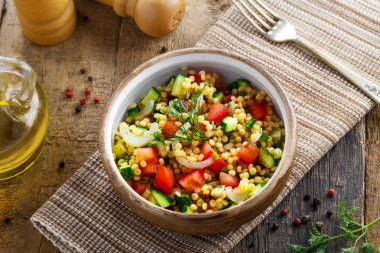 İsrail kuskus ptitim sebzeli