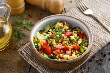 İsrail kuskus ptitim sebzeli