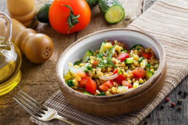 İsrail kuskus ptitim sebzeli