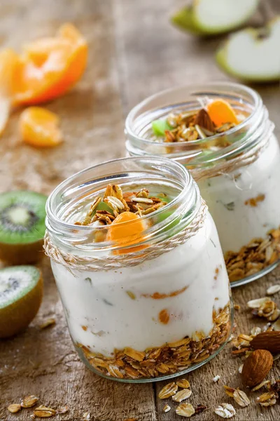 Granola cu iaurt și fructe — Fotografie, imagine de stoc