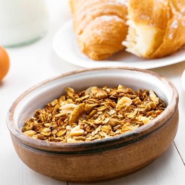Sağlıklı kahvaltı için yulaf ezmesi müsli