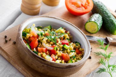 İsrail kuskus ptitim sebzeli