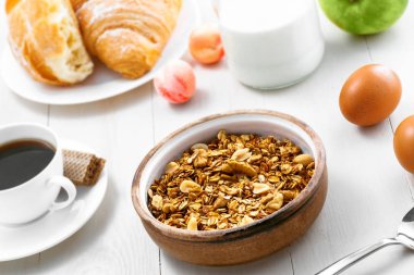 Sağlıklı kahvaltı için yulaf ezmesi müsli