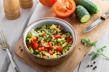 İsrail kuskus ptitim sebzeli