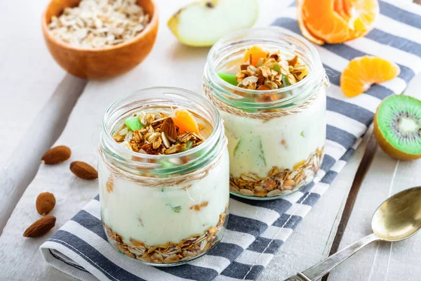 Granola, joghurt és gyümölcs — Stock Fotó