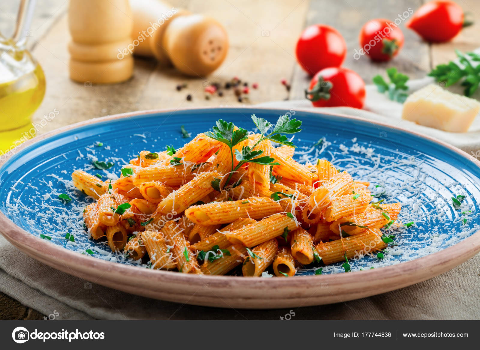Penne Arrabbiatta (arrabbiata sos) Penne Arrabbiatta (arrabbiata sos)