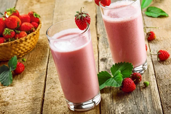 Healthy Strawberry Milkshake Rustic Table Delicious Fruit Drink Healthy Lifestyle — Stock Photo, Image