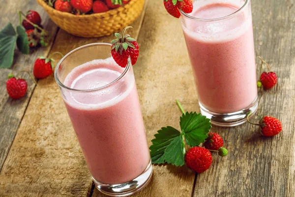 Delicioase Lapte Fructe Din Căpșuni Proaspete Coapte Lapte Bautura Dietetica — Fotografie, imagine de stoc