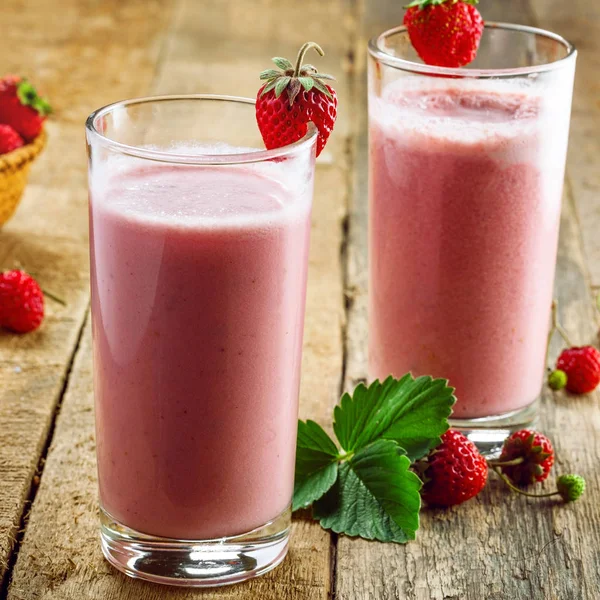 Delicious Fruit Milkshake Made Fresh Ripe Strawberry Milk Diet Drink — Stock Photo, Image