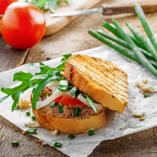 Toast Sandwich Tuna Tomato Onion Arugula Traditional Healthy Food Made — Stock Photo, Image