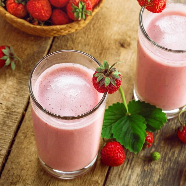 Delicioase Lapte Fructe Din Căpșuni Proaspete Coapte Lapte Băutură Dietetică — Fotografie, imagine de stoc