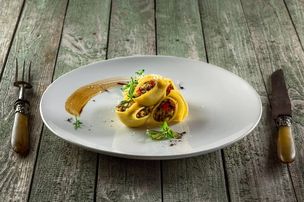 Delicious Lumaconi Pasta Meal Tuna Vegetables Plate Healthy Italian Food — Stock Photo, Image