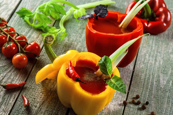 Bloody Mary Gele Rode Zoete Paprika Een Houten Tafel Heerlijke — Stockfoto