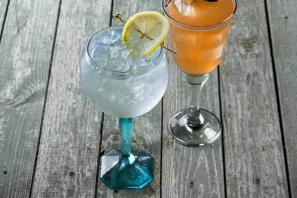 Vaso Cóctel Gin Tonic Con Bebida Ron Soda Hielo Hoja —  Fotos de Stock