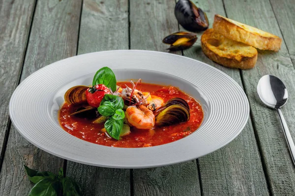 Deliciosos Mariscos Tomate Italiano Una Mesa Placa Comida Vegetal Sana —  Fotos de Stock