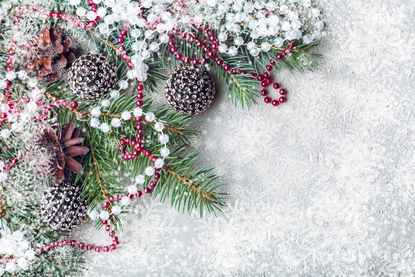 Ramo de abeto com decoração de Natal — Fotografia de Stock