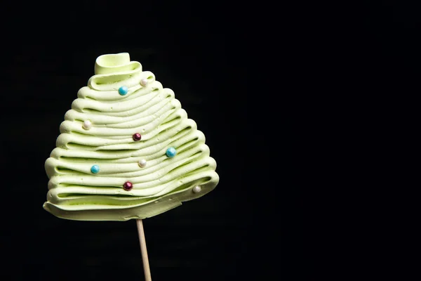 クリスマス ツリーの形をしたメレンゲ — ストック写真