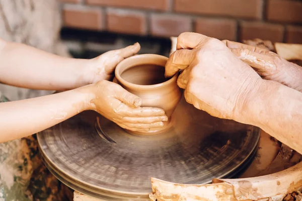 Child learning clay modeling — Stock Photo, Image