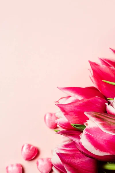 Ramo Flores Tulipanes Rosados Sobre Mesa Rosada Feliz Día San — Foto de Stock