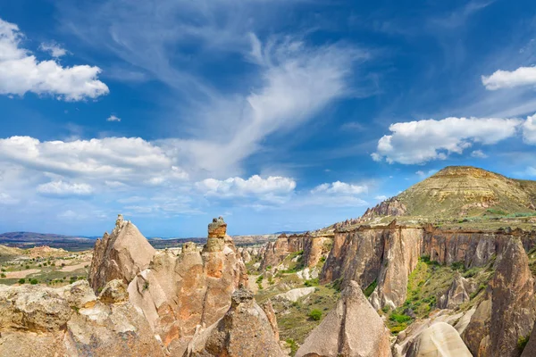 Csodálatos sziklás táj Cappadocia, Törökország — Stock Fotó