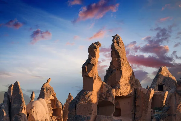 Sziklák és barlangok Cappadocia, Törökország — Stock Fotó