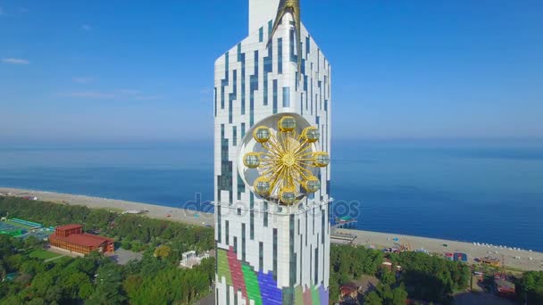 Vista aérea de la torre universitaria tecnológica Batumi — Vídeo de stock