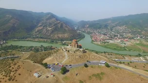 Luchtfoto van het Jvary klooster in Georgië — Stockvideo