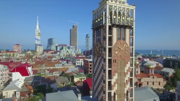 Flygfoto över tornet på torget Piazza i Batumi — Stockvideo