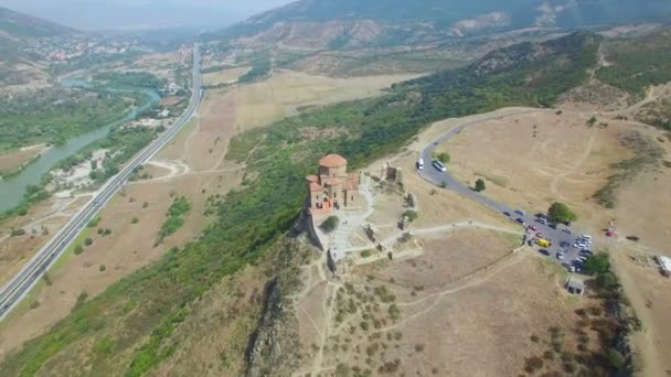 Vista aérea del monasterio de Jvary en Georgia — Vídeo de stock