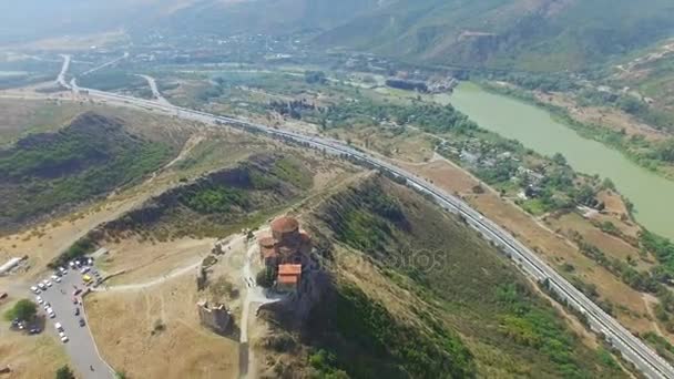 Letecký pohled na Jvary kláštera v Gruzii — Stock video