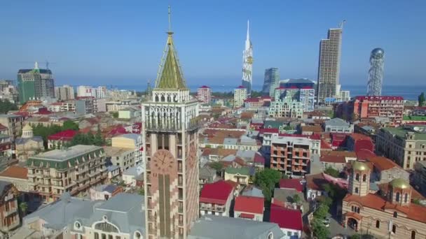 Flygfoto över tornet på torget Piazza i Batumi — Stockvideo