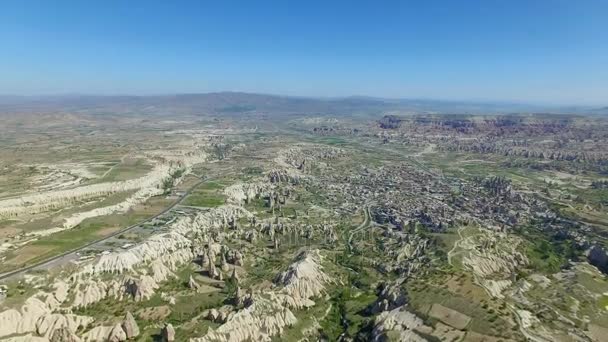 Flygfoto från drone av bergen och klipporna — Stockvideo