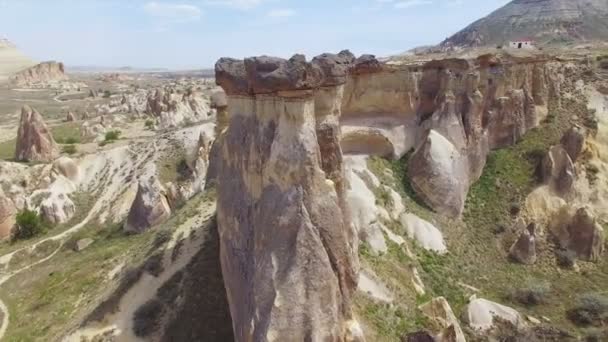 Vista aérea de rochas de cogumelos na Capadócia — Vídeo de Stock
