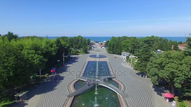 Seaside plein met fonteinen in Batumi — Stockvideo