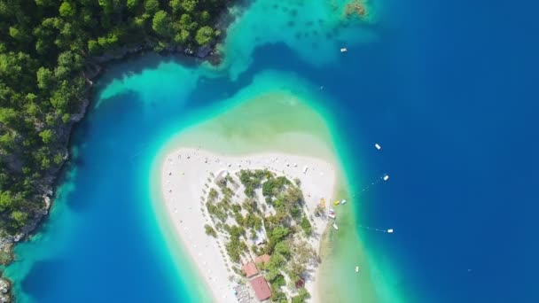 Luchtfoto van blauwe lagune in Oludeniz — Stockvideo