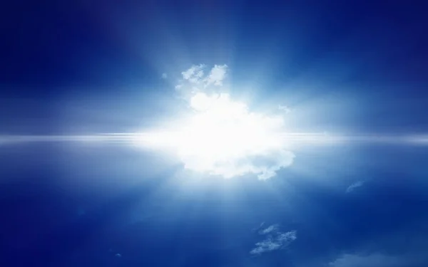 Helles Licht am dunkelblauen Himmel — Stockfoto