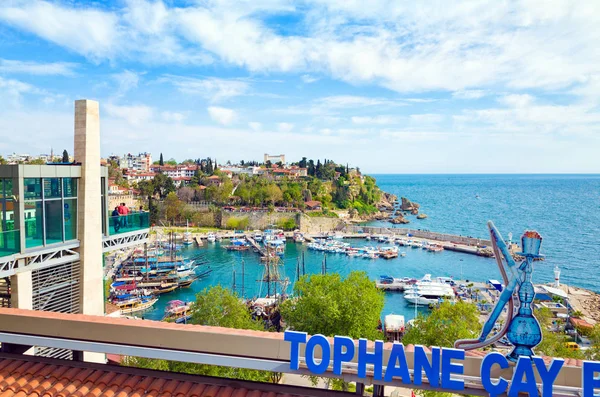 Gamla stadsdelen Kaleici i populära seaside resort city Antalya — Stockfoto