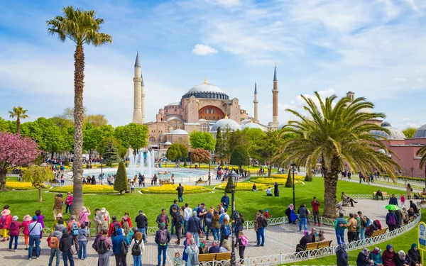 Piața cu vedere aeriană lângă Hagia Sophia în Istanbul — Fotografie, imagine de stoc