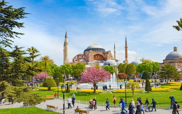 Luftaufnahme Quadrat in der Nähe von Hagia sophia in Istanbul — Stockfoto