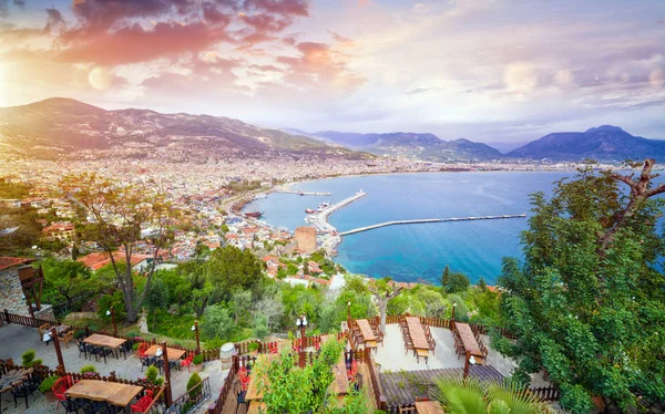 Vista aerea città resort Alanya nella costa meridionale della Turchia — Foto Stock