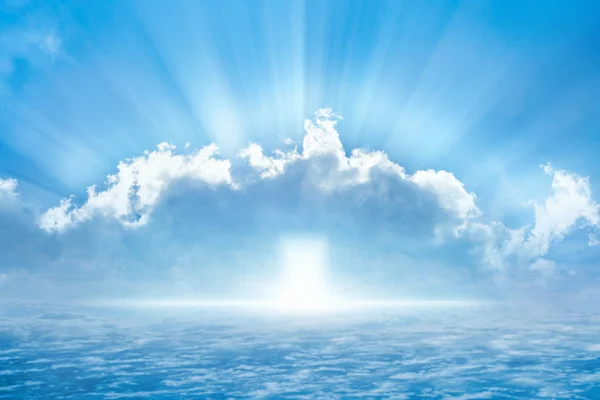 Ragyogó fény a mennyből, könnyű a reményt az ég ajtó — Stock Fotó