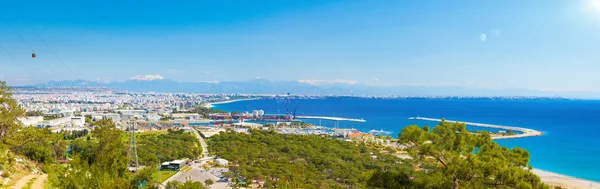 Luchtfoto panoramisch uitzicht populaire seaside resort stad Antalya, Tu — Stockfoto