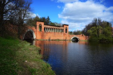 Marfino tarihi Köprüsü