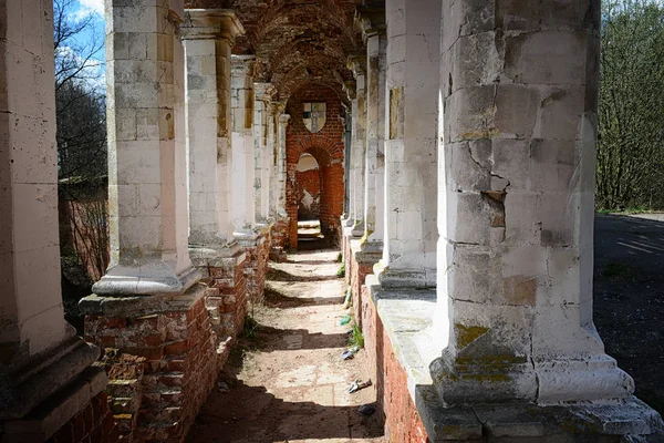 Columnas arruinadas en el puente de Marfino Imagen de archivo